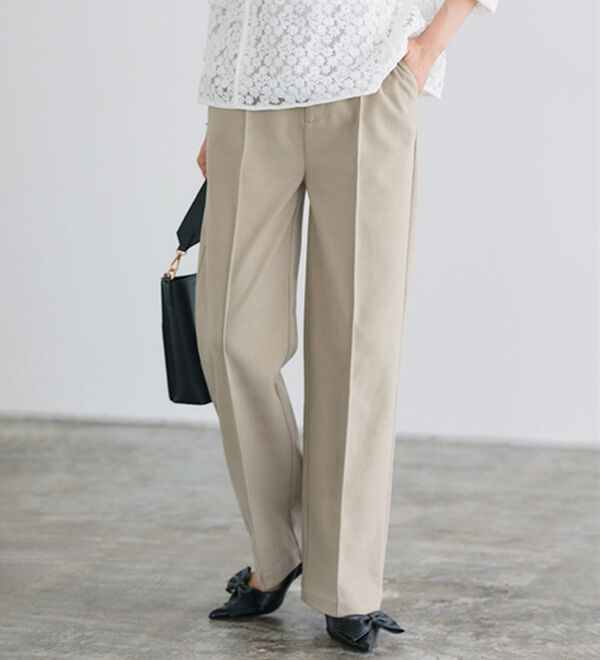 Pierrot（ピエロ）の「カシミヤタッチセミルーズストレートパンツ（フルレングスパンツ）」｜グレージュ