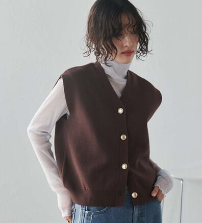 RANAN（ラナン）の「【ムースタッチ】洗える！ゴールド調ボタンニットベスト（ベスト）」