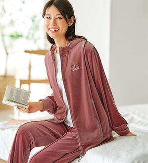 BELLUNA（ベルーナ）の「＜ＦＩＬＡ＞ベロア素材配色使いパーカー（パーカー）」｜ローズ