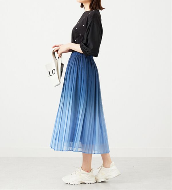 BELLUNA（ベルーナ）の「ドット刺しゅうデザイン袖切替プルオーバー（カットソー）」｜詳細画像