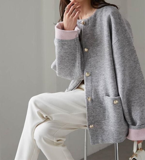 RANAN（ラナン）の「裏配色ゴールド調ボタンニットコーディガン（ニットカーディガン）」｜詳細画像