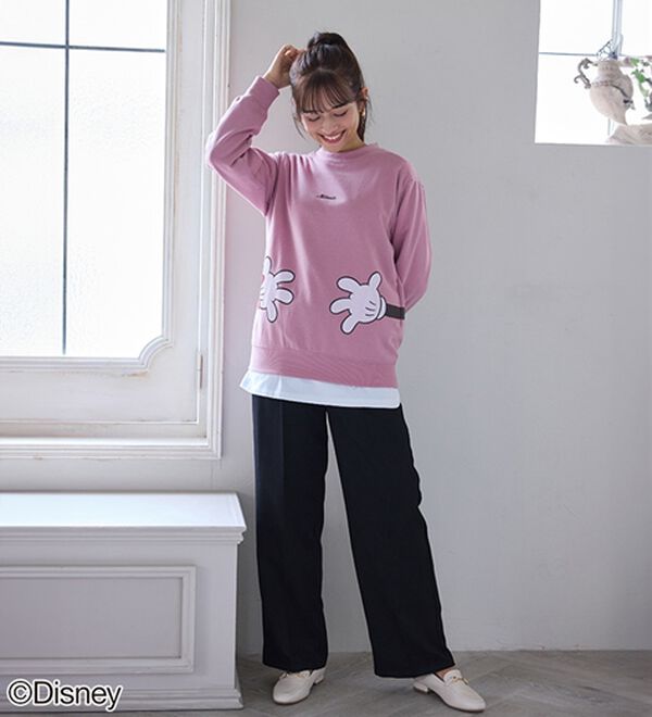 BELLUNA（ベルーナ）の「＜Ｄｉｓｎｅｙ＞【ミッキー＆ミニー】抱き着きプリント裏起毛トレーナー（カットソー）」｜詳細画像