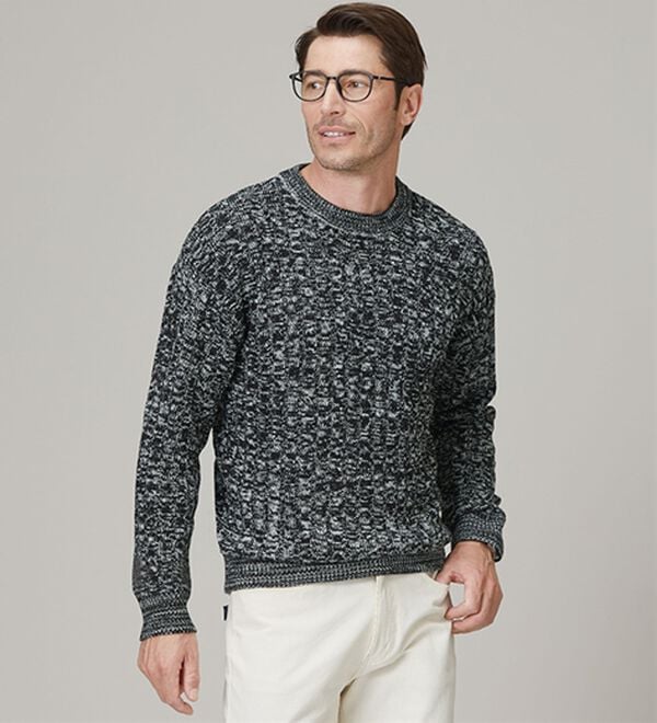 「２色で編み上げる高見えケーブル編セーター（メンズニット・セーター）」｜詳細画像