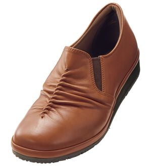 BELLUNA（ベルーナ）の「５Ｅ幅広牛革シャーリングシューズ（スリッポン）」｜キャメル