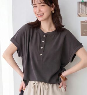Viola e Viola（ヴィオラ エ ヴィオラ）の「さらさらＥＡＳＹ　前後２ＷＡＹヘンリーネックＴブラウス（ブラウス）」｜詳細画像