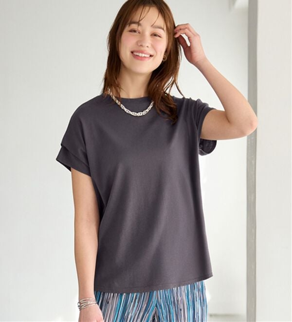 Viola e Viola（ヴィオラ エ ヴィオラ）の「脱普通！すっきり見え大人の上品Ｔシャツ（Tシャツ）」｜チャコール