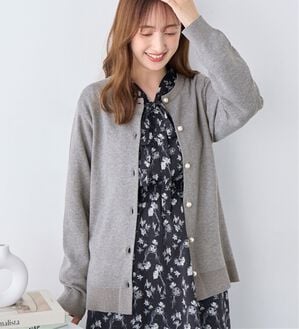 alotta（アロッタ）の「＜選べる２丈＞洗える！パール調ボタンゆるニットカーディガン（ニットカーディガン）」｜グレー ミドル丈