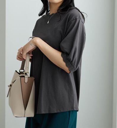 BELLUNA（ベルーナ）の「デザインリブ使いふんわり袖プルオーバー（カットソー）」