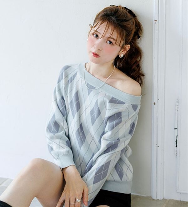 alotta（アロッタ）の「【Corie】アーガイル柄ワンショルボーダーニット（ニット・セーター）」｜詳細画像