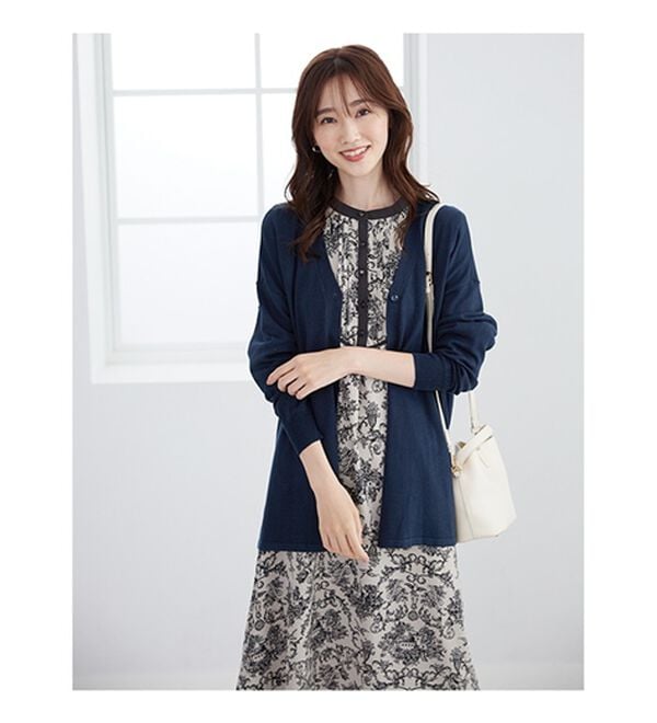 BELLUNA（ベルーナ）の「ボタン使いＶネックカーディガン（ニットカーディガン）」｜詳細画像