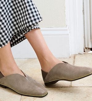 ルフラン（ルフラン）の「やわらかピッグレザー２ｗａｙパンプス（パンプス）」｜ベージュ