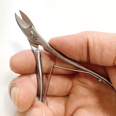 「ドイツ製・軽い力で切れるはさみ型爪切り（その他日用品）」