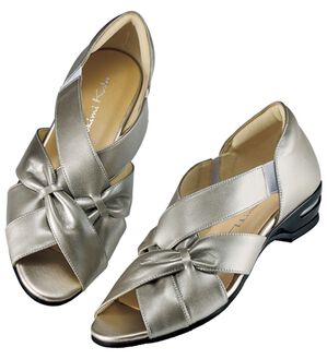 ルフラン（ルフラン）の「時見さんの５Ｅエレガントクロスサンダル（サンダル・ミュール）」｜シルバー