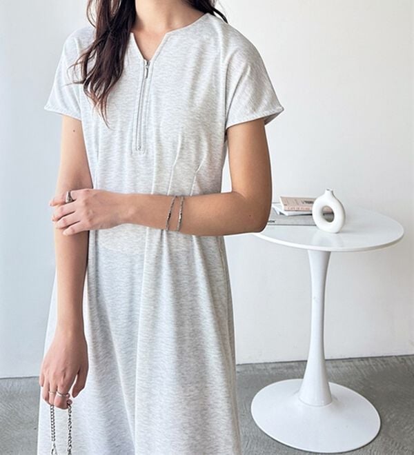 GeeRA（ジーラ）の「前後2WAYハーフジップフレンチ袖ワンピース（カットソーワンピース）」｜詳細画像