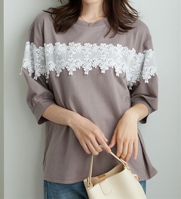 BELLUNA（ベルーナ）の「ケミカルレース使い華やかプルオーバー（カットソー）」｜詳細画像