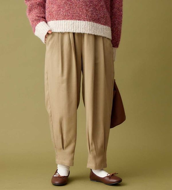 Viola e Viola（ヴィオラ エ ヴィオラ）の「ふんわりやわらか素材のゆるパンツ（フルレングスパンツ）」｜グレージュ