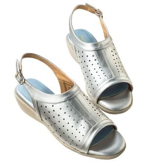 VINNO（ヴィノ）の「軽量・快適はき心地パンチングサンダル（サンダル・ミュール）」｜詳細画像