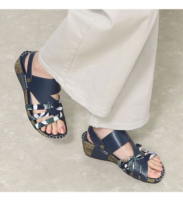 BELLUNA（ベルーナ）の「【３Ｅ／４Ｅ選べる】フットベットウェッジサンダル（サンダル・ミュール）」｜詳細画像