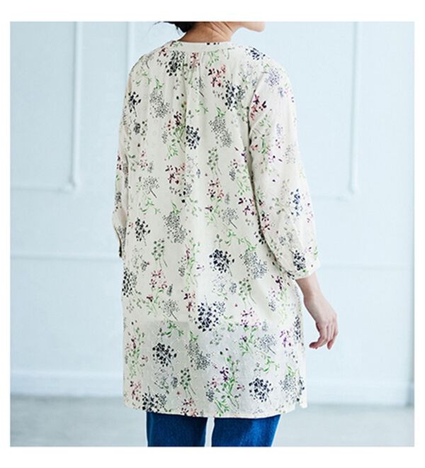BELLUNA（ベルーナ）の「綿１００％刺しゅう使いプリントチュニック（チュニック）」｜詳細画像
