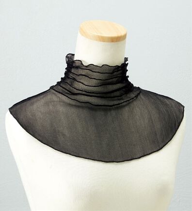 BELLUNA（ベルーナ）の「シルク１００％ロングネックカバー（ストール・スカーフ・マフラー）」