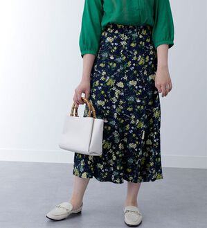 BELLUNA（ベルーナ）の「レーヨンプリント切替デザインスカート（ロングスカート）」｜ネイビー系花柄
