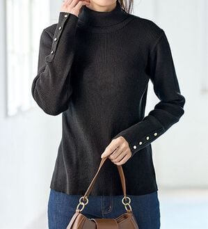 BELLUNA（ベルーナ）の「吸湿発熱綿１００％袖口ボタンリブニット（ニット・セーター）」｜ブラック