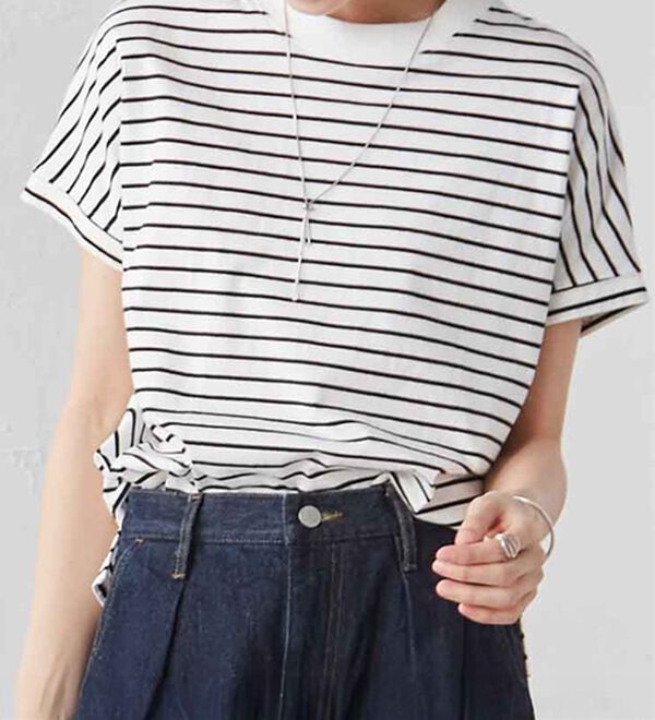 RANAN（ラナン）の「【選べる袖丈】【ひんやり・ＵＶ】＜BC＞綿100％プチハイネックＴシャツ（カットソー）」｜白系ボーダー（半袖）