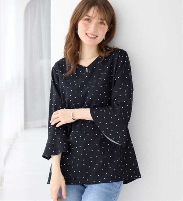 alotta（アロッタ）の「パール調ボタンフレアー袖ブラウスＴシャツ（ブラウス）」｜詳細画像