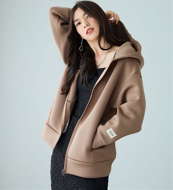 BELLUNA（ベルーナ）の「肩が疲れにくい！マシュマロ感覚ジップフーディー（パーカー）」｜詳細画像