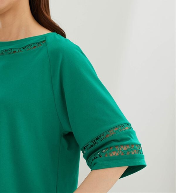 BELLUNA（ベルーナ）の「衿＆袖ハシゴレース使いプルオーバー（カットソー）」｜詳細画像