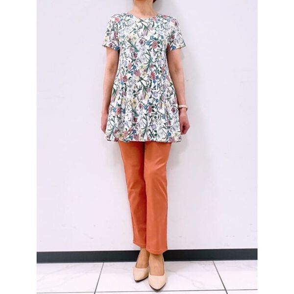 BELLUNA（ベルーナ）の「【動画】フレアーシルエットプリントチュニック（チュニック）」｜詳細画像