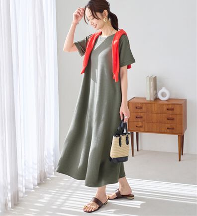 Viola e Viola（ヴィオラ エ ヴィオラ）の「ひんやり＆シワになりにくい　丈が選べる！エンボス素材Ａラインワンピース（カットソーワンピース）」