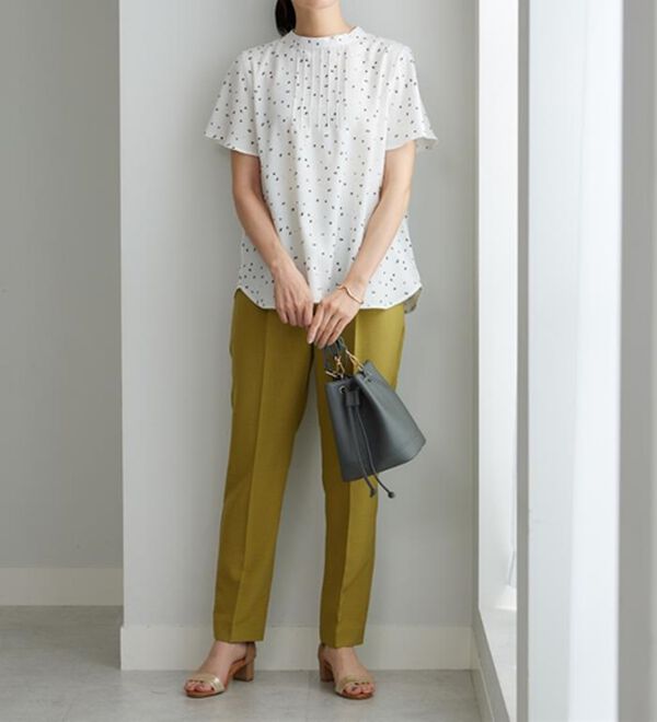 BELLUNA（ベルーナ）の「小紋柄タック使い袖フレアーブラウス（ブラウス）」｜詳細画像