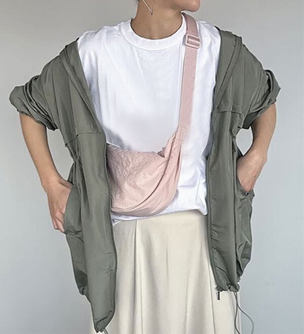 BELLUNA（ベルーナ）の「はっ水加工軽量パーカー（ポーチ付）（パーカー）」｜詳細画像