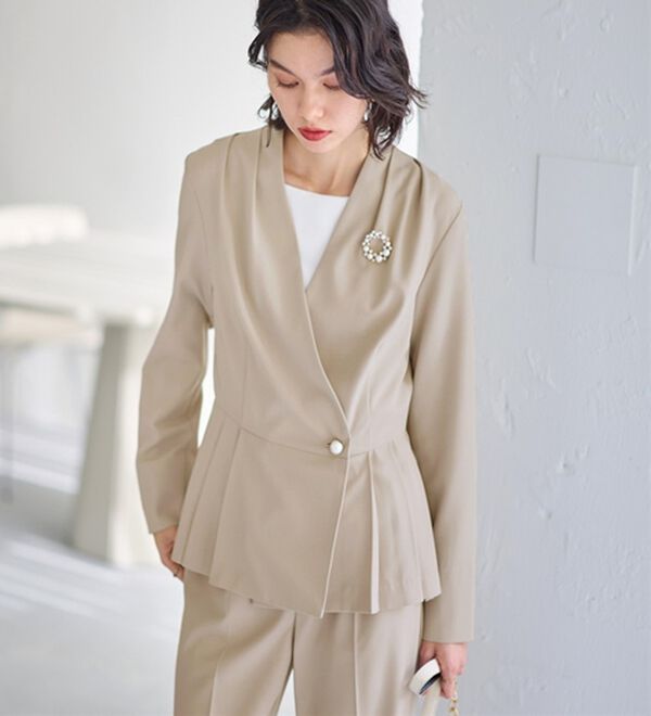 GeeRA（ジーラ）の「【２点セット】パールボタンペプラムプリーツブラウスセットアップ（その他スーツ）」｜詳細画像