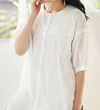 BELLUNA（ベルーナ）の「綿１００％クラフト刺しゅうブラウス（ブラウス）」