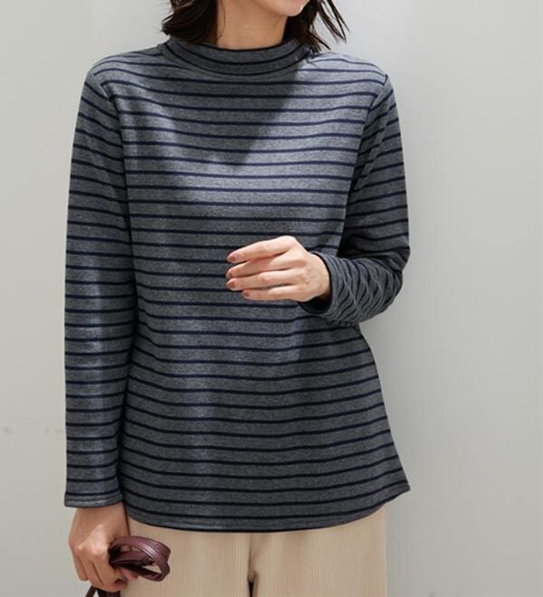 BELLUNA（ベルーナ）の「ふわふわ裏ファーハイネックプルオーバー（カットソー）」｜詳細画像