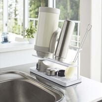 iellio（イエリオ）の「タワー　ワイドジャグボトルスタンド＜ｔｏｗｅｒ　山崎実業　キッチン収納　水切りトレー　マグボトルスタンド＞（水まわり用品）」