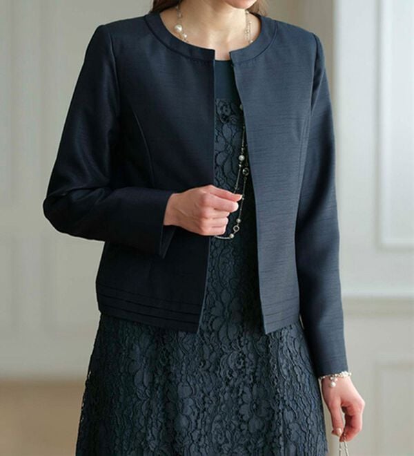 BELLUNA（ベルーナ）の「シャンタン素材ノーカラージャケットレースワンピースアンサンブル（ワンピースセットスーツ）」｜詳細画像