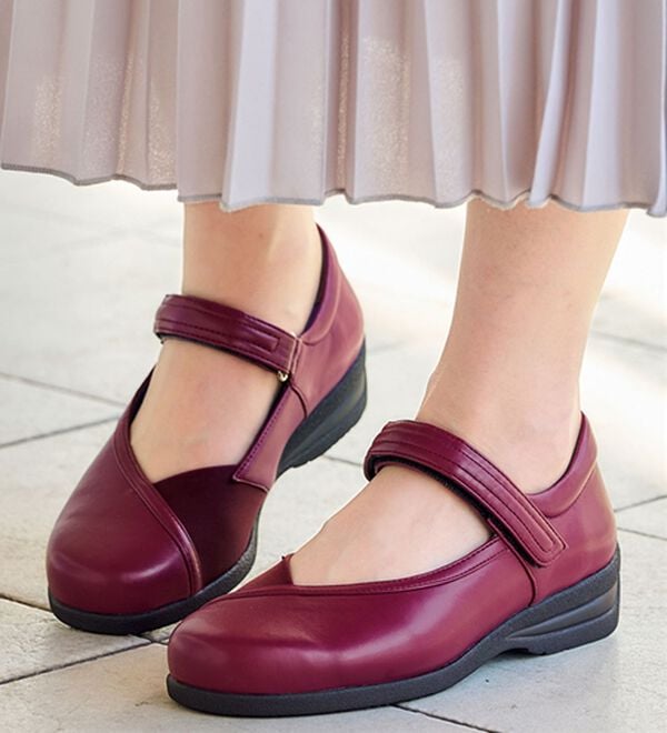 BELLUNA（ベルーナ）の「５Ｅ幅広外反母趾対応の甲ベルトシューズ（パンプス）」｜詳細画像