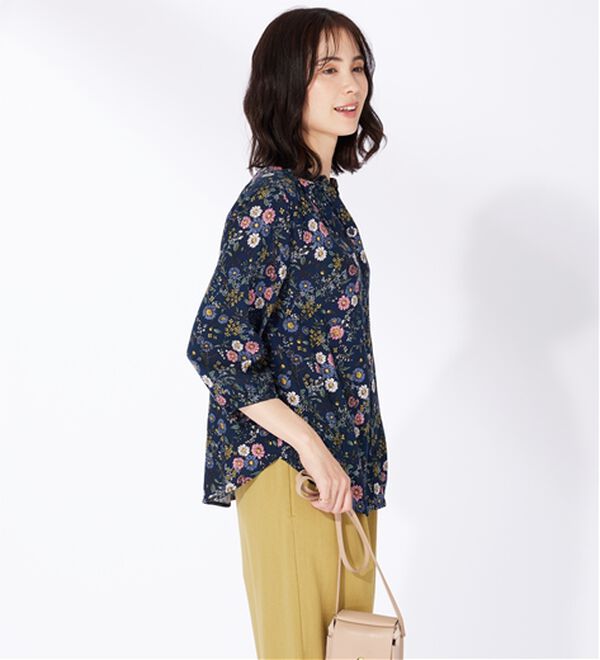 BELLUNA（ベルーナ）の「レーヨン素材ギャザー使いプリントブラウス（ブラウス）」｜詳細画像