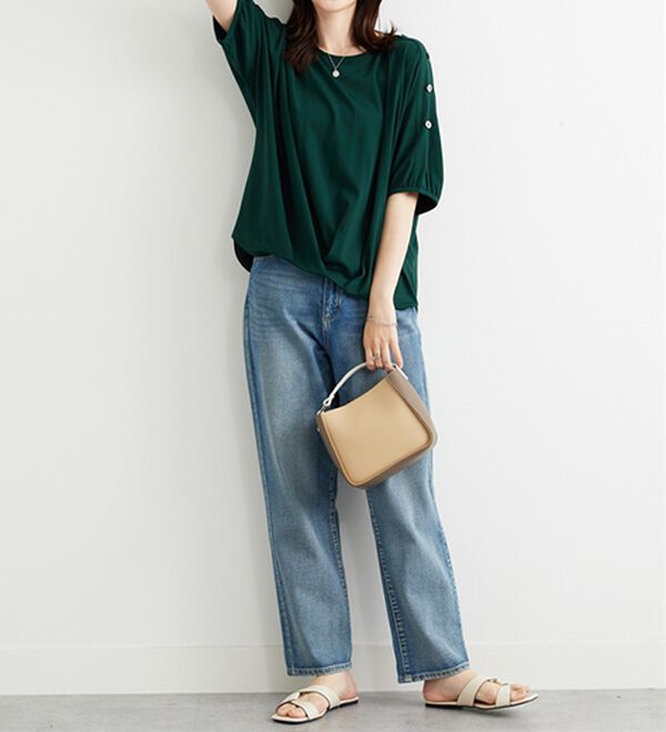 BELLUNA（ベルーナ）の「肩ボタンデザイン裾タックプルオーバー（カットソー）」｜詳細画像