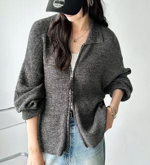 GeeRA（ジーラ）の「ダブルジップニットカーデ（ニットカーディガン）」｜チャコール