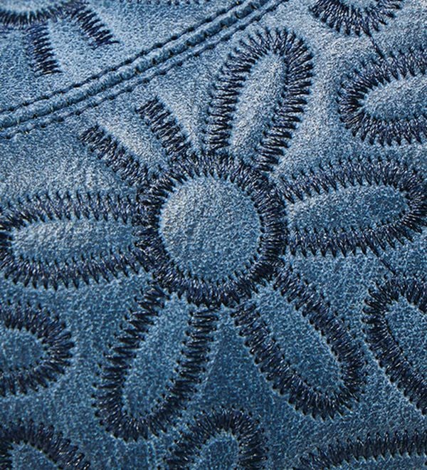 BELLUNA（ベルーナ）の「刺しゅうデザイン柔らかソールミュール（サンダル・ミュール）」｜詳細画像