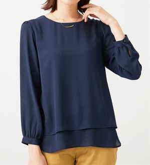 BELLUNA（ベルーナ）の「ジョーゼット素材裾ティアードブラウス（ブラウス）」｜ネイビー