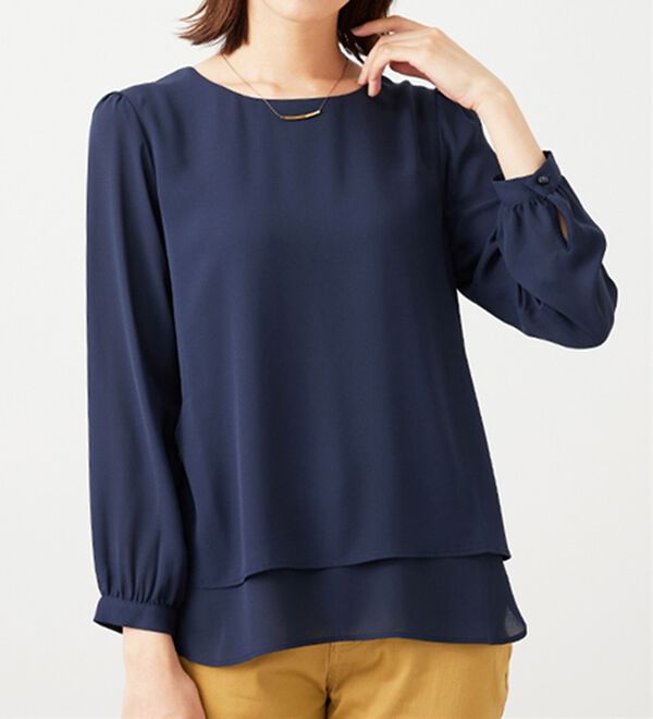 BELLUNA（ベルーナ）の「ジョーゼット素材裾ティアードブラウス（ブラウス）」｜ネイビー