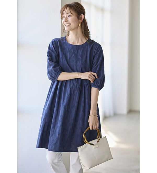 BELLUNA（ベルーナ）の「ナチュラルにお出かけ♪ドット柄チュニックワンピース（チュニックワンピース）」｜詳細画像