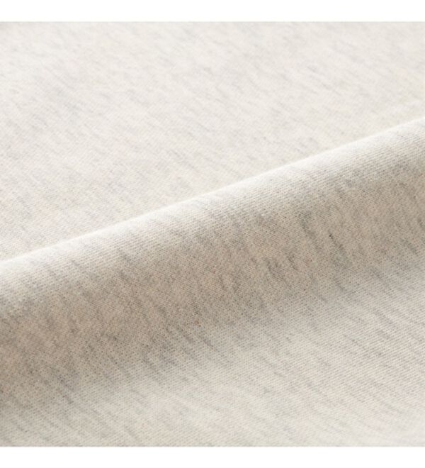 GeeRA（ジーラ）の「指穴デザイン刺しゅうロゴスウェット（トレーナー・スウェット）」｜詳細画像