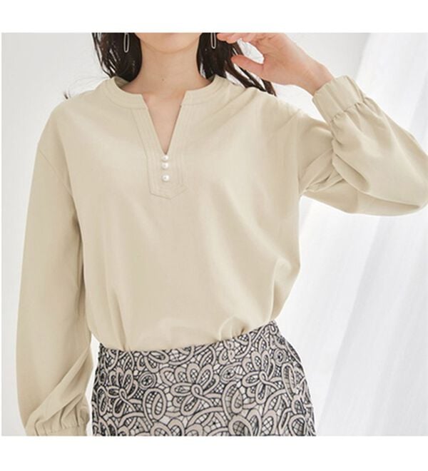 RANAN（ラナン）の「3つの機能付！パール調ボタン付スキッパーブラウス（ブラウス）」｜グレージュ