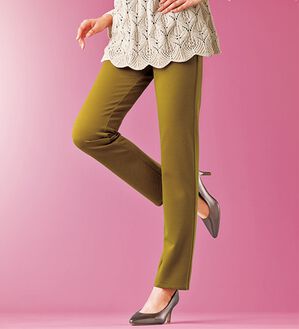 BELLUNA（ベルーナ）の「防風&times;ストレッチ素材ストレートパンツ（フルレングスパンツ）」｜オリーブイエロー